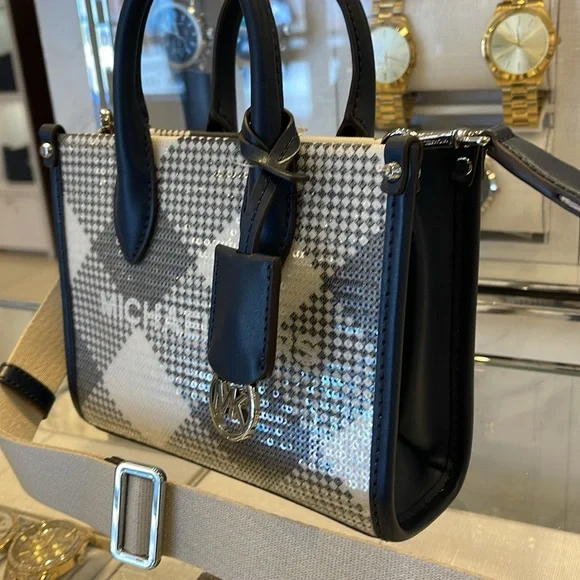 Michael Kors Mirella Extra-Small Logo Crossbody XBODY Shopper Bag
Navy
NWT - Picture 2 of 16